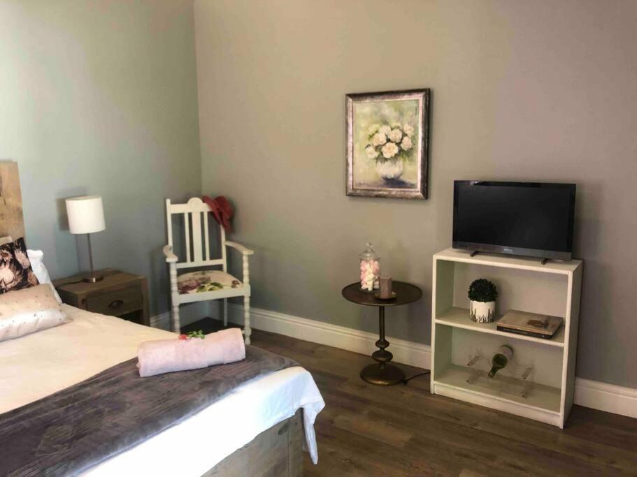 Gatsby Suite, With Pool In Quiet Area, Close To Town Stellenbosch Exteriör bild