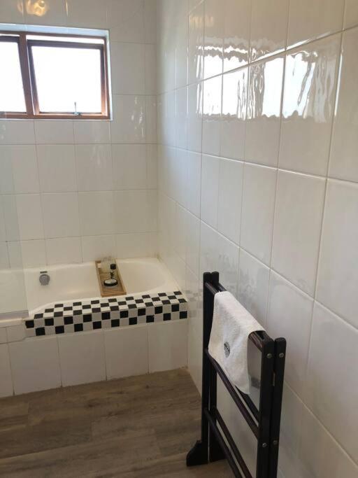 Gatsby Suite, With Pool In Quiet Area, Close To Town Stellenbosch Exteriör bild